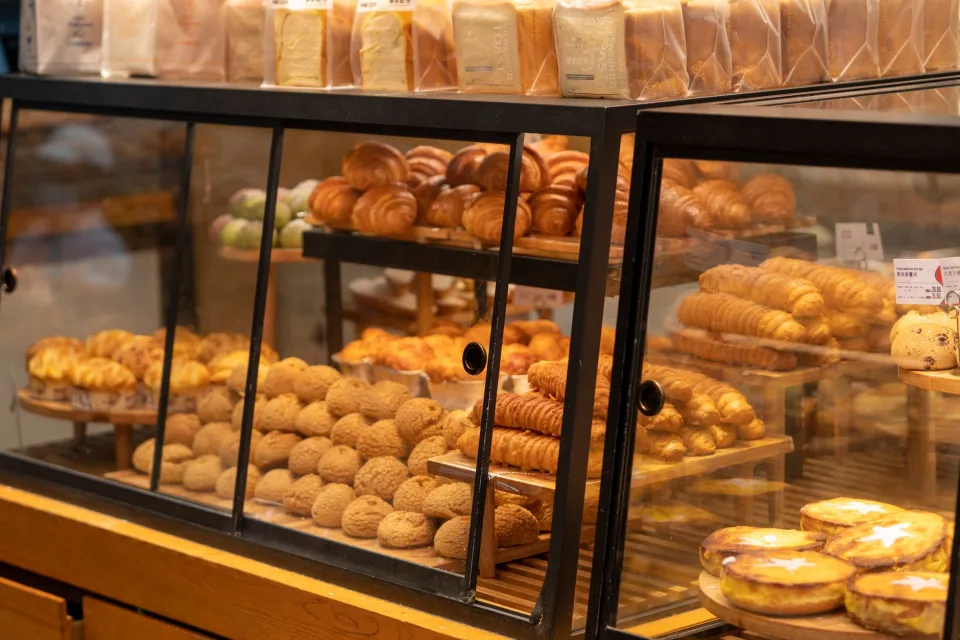 Khay bánh mì mới ra lò